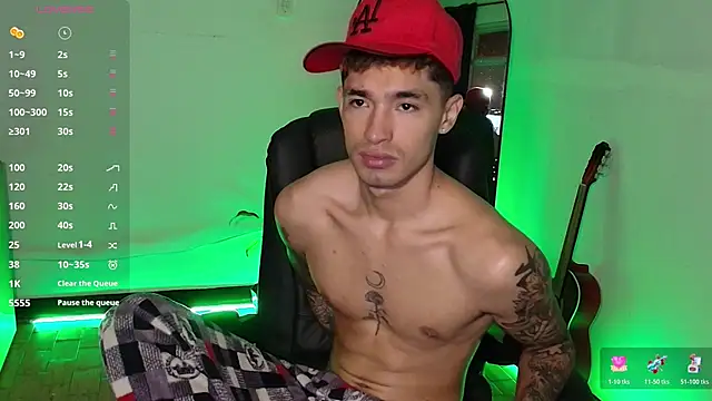 Snapshot of Damon__333 chatting on 11/21/25, 06:01 Damon 333 online show from 11/21/25, 06:01