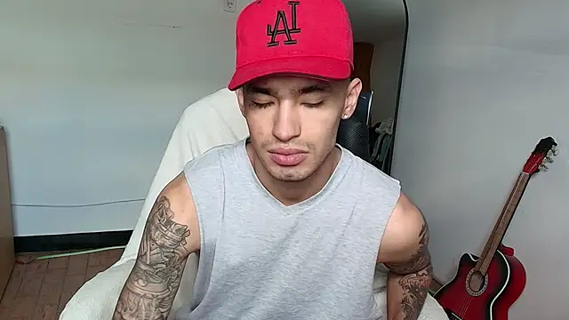 Snapshot of Damon__333 chatting on 11/22/25, 05:45 Damon 333 online show from 11/22/25, 05:45