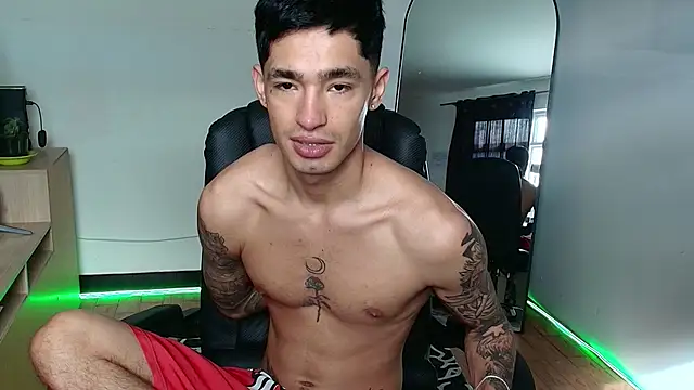 Snapshot of Damon__333 chatting on 11/26/25, 08:21 Damon 333 online show from 11/26/25, 08:21