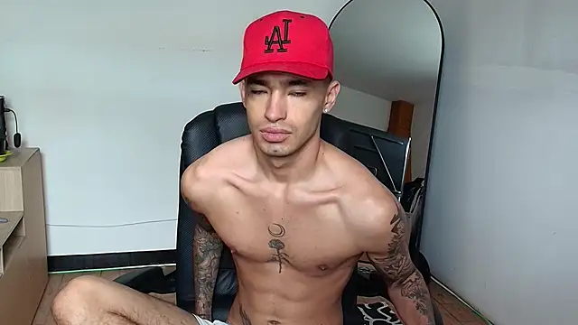 Snapshot of Damon__333 chatting on 11/27/25, 06:32 Damon 333 online show from 11/27/25, 06:32