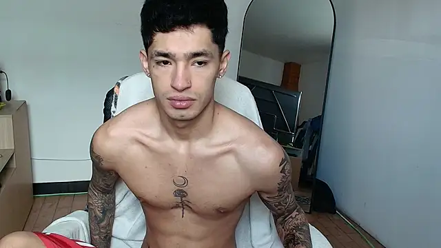 Snapshot of Damon__333 chatting on 12/01/25, 05:51 Damon 333 online show from 12/01/25, 05:51