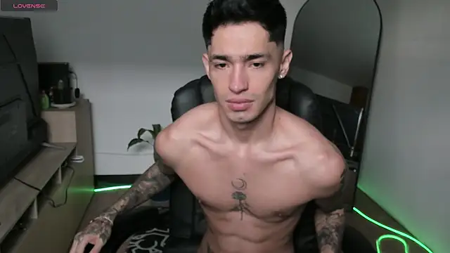 Snapshot of Damon__333 chatting on 12/22/25, 09:12 Damon 333 online show from 12/22/25, 09:12