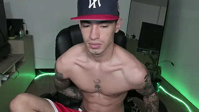 Snapshot of Damon__333 chatting on 01/06/26, 10:01 Damon 333 online show from 01/06/26, 10:01