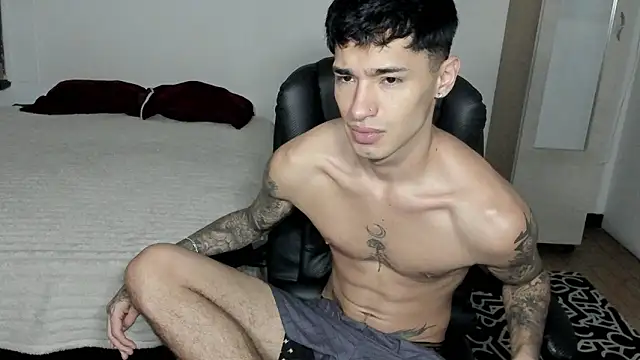 Snapshot of Damon__333 chatting on 02/17/26, 01:13 Damon 333 online show from 02/17/26, 01:13