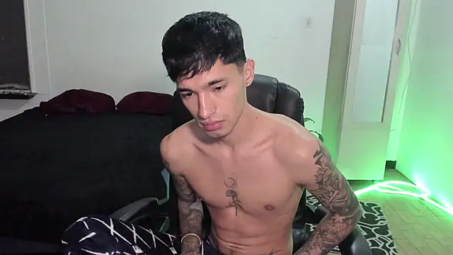 Snapshot of Damon__333 chatting on 03/05/26, 06:09 Damon 333 online show from 03/05/26, 06:09