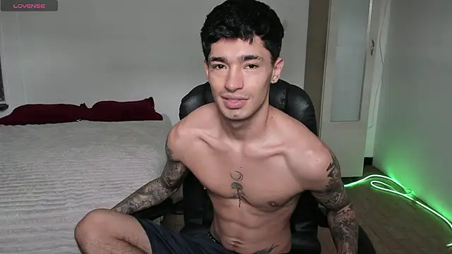 Snapshot of Damon__333 chatting on 03/11/26, 06:14 Damon 333 online show from 03/11/26, 06:14