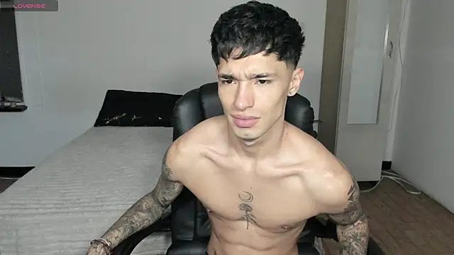 Snapshot of Damon__333 chatting on 03/12/26, 10:49 Damon 333 online show from 03/12/26, 10:49