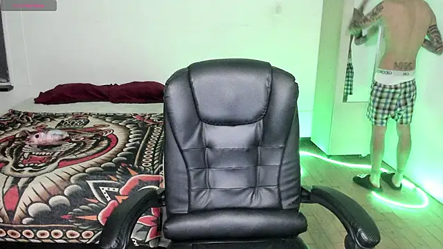 Snapshot of Damon__333 chatting on 03/15/26, 11:22 Damon 333 online show from 03/15/26, 11:22