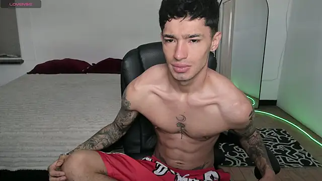 Snapshot of Damon__333 chatting on 04/08/26, 06:41 Damon 333 online show from 04/08/26, 06:41