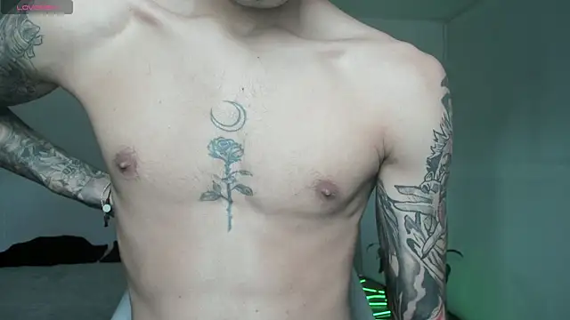 Snapshot of Damon__333 chatting on 04/13/26, 06:02 Damon 333 online show from 04/13/26, 06:02