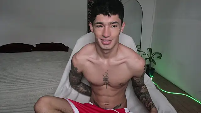 Snapshot of Damon__333 chatting on 04/14/26, 05:41 Damon 333 online show from 04/14/26, 05:41