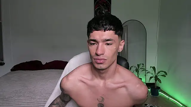 Snapshot of Damon__333 chatting on 04/17/26, 09:51 Damon 333 online show from 04/17/26, 09:51