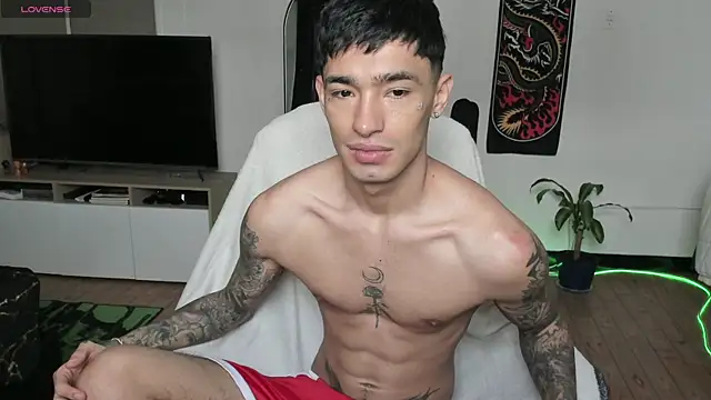 Snapshot of Damon__333 chatting on 04/21/26, 06:01 Damon 333 online show from 04/21/26, 06:01