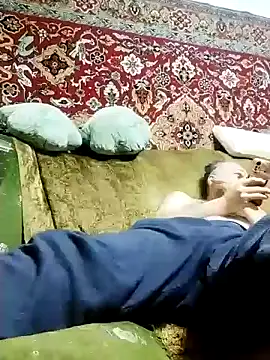 Snapshot of Pineapple04 chatting on 12/28/24, 03:37 Pineapple04 online show from 12/28/24, 03:37