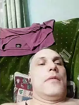 Snapshot of Pineapple04 chatting on 01/11/25, 08:21 Pineapple04 online show from 01/11/25, 08:21