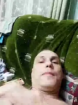 Snapshot of Pineapple04 chatting on 01/12/25, 07:42 Pineapple04 online show from 01/12/25, 07:42