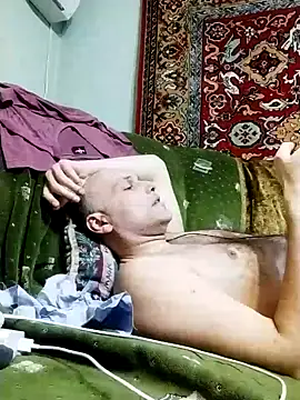 Snapshot of Pineapple04 chatting on 01/31/25, 06:03 Pineapple04 online show from 01/31/25, 06:03