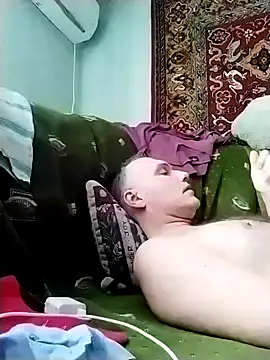 Snapshot of Pineapple04 chatting on 02/15/25, 07:38 Pineapple04 online show from 02/15/25, 07:38