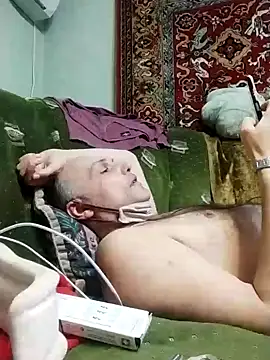 Snapshot of Pineapple04 chatting on 02/21/25, 03:21 Pineapple04 online show from 02/21/25, 03:21