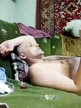 Snapshot of Pineapple04 chatting on 03/01/25, 03:38 Pineapple04 online show from 03/01/25, 03:38