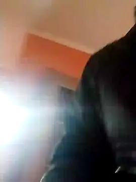 Snapshot of Pineapple04 chatting on 03/06/25, 09:14 Pineapple04 online show from 03/06/25, 09:14