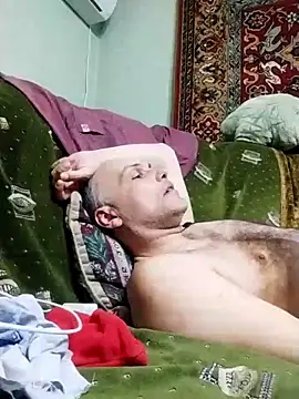 Snapshot of Pineapple04 chatting on 03/08/25, 08:35 Pineapple04 online show from 03/08/25, 08:35