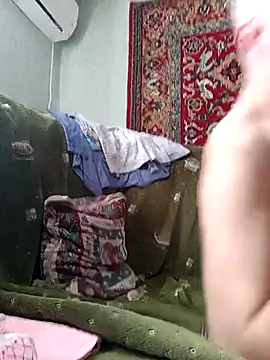 Snapshot of Pineapple04 chatting on 09/09/25, 06:57 Pineapple04 online show from 09/09/25, 06:57