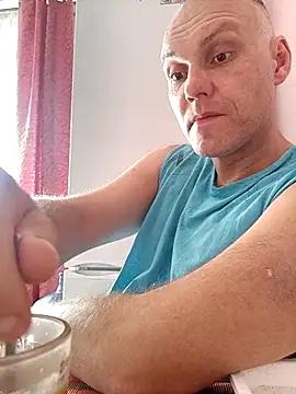 Snapshot of Pineapple04 chatting on 09/14/25, 06:12 Pineapple04 online show from 09/14/25, 06:12