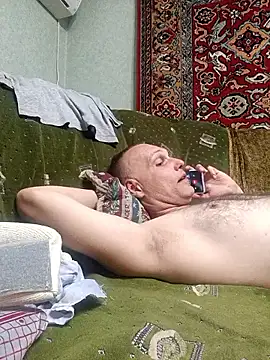 Snapshot of Pineapple04 chatting on 09/18/25, 03:03 Pineapple04 online show from 09/18/25, 03:03