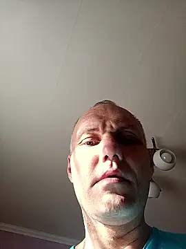 Snapshot of Pineapple04 chatting on 09/27/25, 05:12 Pineapple04 online show from 09/27/25, 05:12