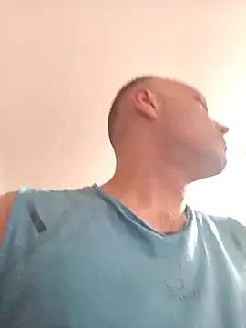 Snapshot of Pineapple04 chatting on 09/27/25, 07:52 Pineapple04 online show from 09/27/25, 07:52