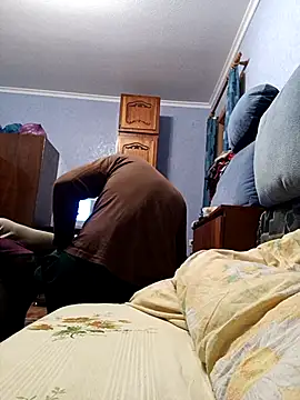 Snapshot of Pineapple04 chatting on 09/30/25, 05:18 Pineapple04 online show from 09/30/25, 05:18