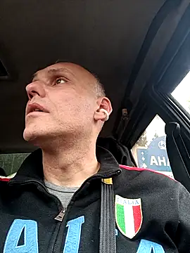 Snapshot of Pineapple04 chatting on 10/01/25, 11:38 Pineapple04 online show from 10/01/25, 11:38