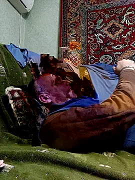 Snapshot of Pineapple04 chatting on 10/05/25, 06:28 Pineapple04 online show from 10/05/25, 06:28