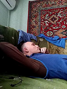 Snapshot of Pineapple04 chatting on 10/06/25, 06:44 Pineapple04 online show from 10/06/25, 06:44