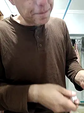 Snapshot of Pineapple04 chatting on 10/10/25, 06:23 Pineapple04 online show from 10/10/25, 06:23