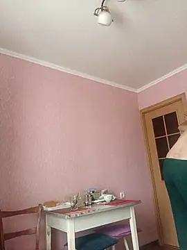 Snapshot of Pineapple04 chatting on 10/12/25, 06:23 Pineapple04 online show from 10/12/25, 06:23