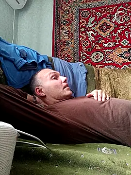 Snapshot of Pineapple04 chatting on 10/13/25, 07:19 Pineapple04 online show from 10/13/25, 07:19