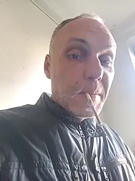 Snapshot of Pineapple04 chatting on 10/15/25, 08:47 Pineapple04 online show from 10/15/25, 08:47