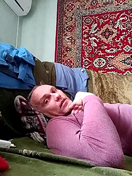 Snapshot of Pineapple04 chatting on 10/17/25, 05:21 Pineapple04 online show from 10/17/25, 05:21