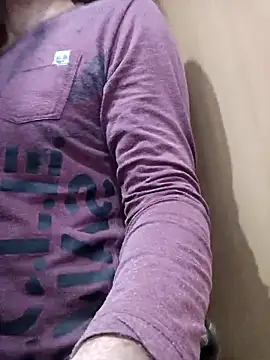 Snapshot of Pineapple04 chatting on 10/18/25, 05:35 Pineapple04 online show from 10/18/25, 05:35