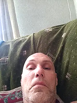 Snapshot of Pineapple04 chatting on 10/23/25, 08:57 Pineapple04 online show from 10/23/25, 08:57