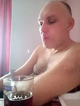 Snapshot of Pineapple04 chatting on 10/27/25, 05:33 Pineapple04 online show from 10/27/25, 05:33