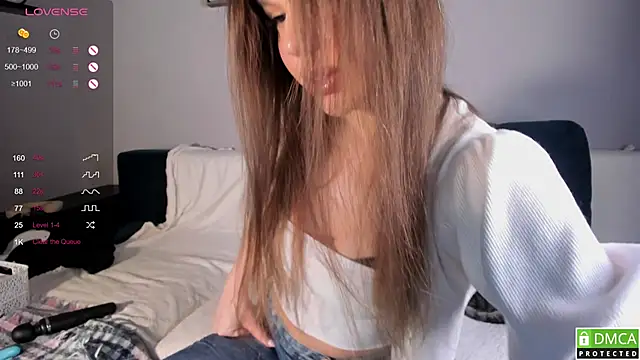 Snapshot of wwildfox chatting on 12/16/25, 06:24 wwildfox online show from 12/16/25, 06:24