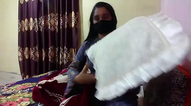 Snapshot of LovelyRose69 chatting on 12/18/24, 06:46 LovelyRose69 online show from 12/18/24, 06:46