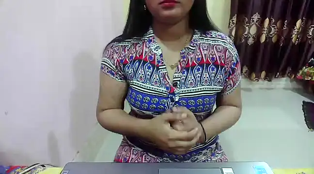 Snapshot of LovelyRose69 chatting on 12/29/24, 05:44 LovelyRose69 online show from 12/29/24, 05:44