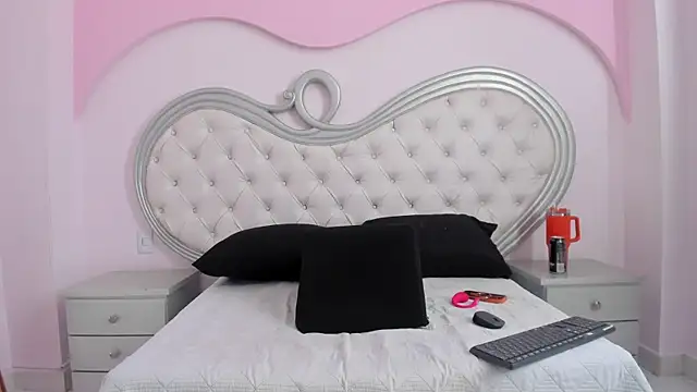 Ethan  Walker online show from 12/18/25, 02:34