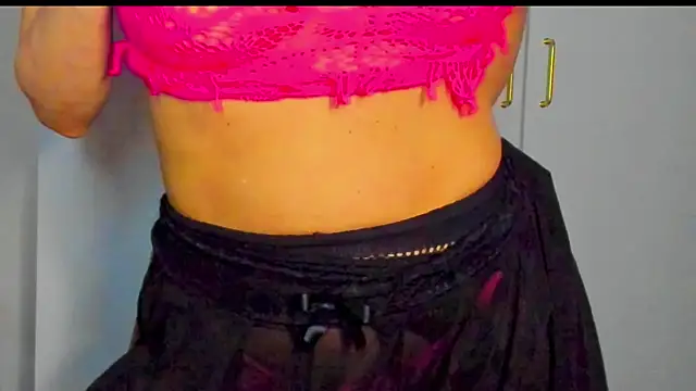 Snapshot of SuriFlirt chatting on 04/16/26, 11:40 SuriFlirt online show from 04/16/26, 11:40