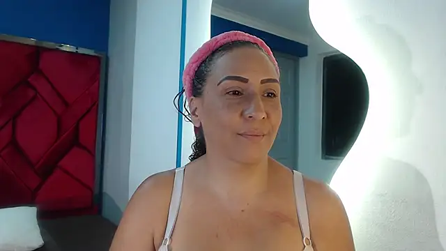 EvaMills1 online show from 01/26/25, 03:14