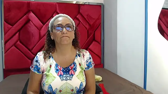 EvaMills1 online show from 02/28/25, 07:56